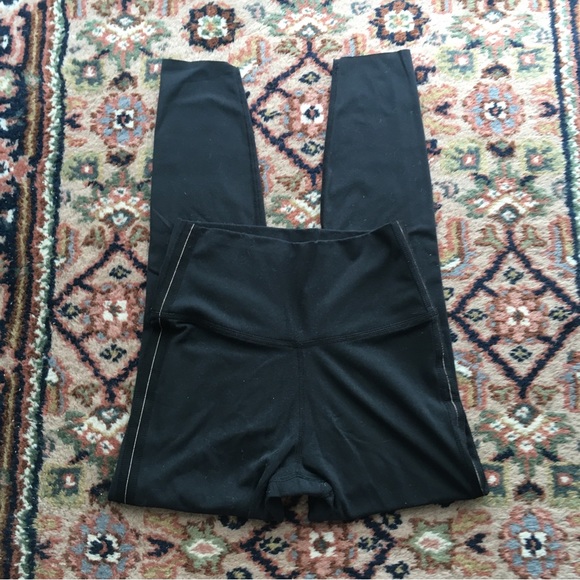 ❤️NIKE Yoga Luxe Infinalon Leggings Gold Stripe - Picture 3 of 5